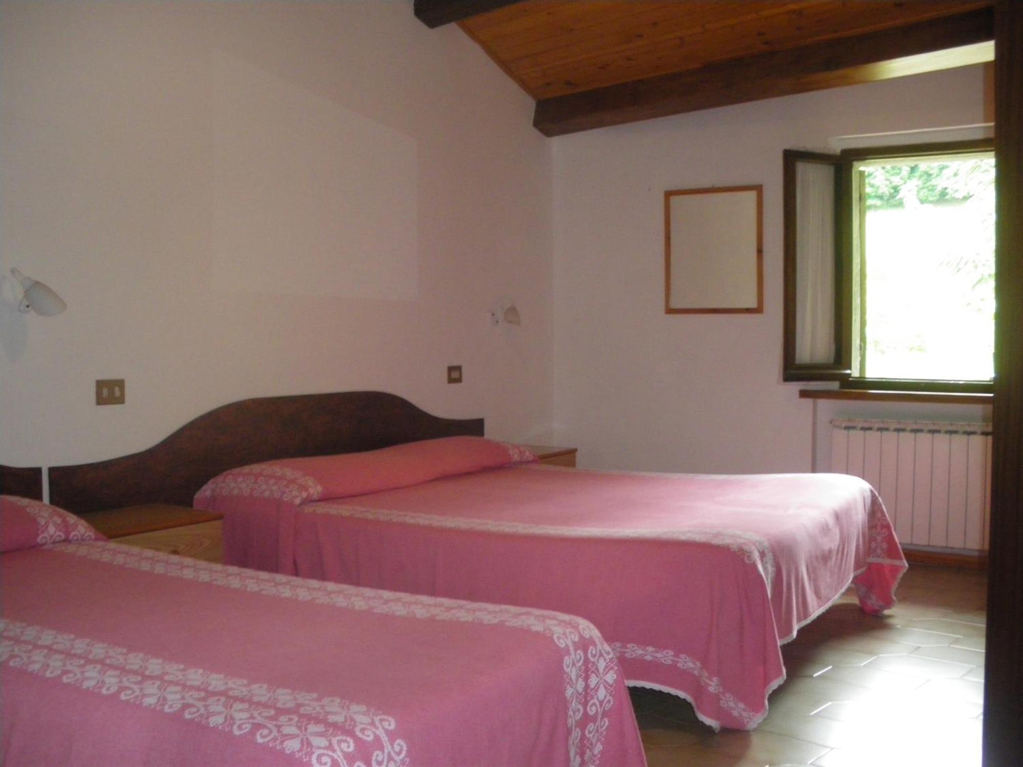 Agriturismo Orsaiola Urbania Buitenkant foto