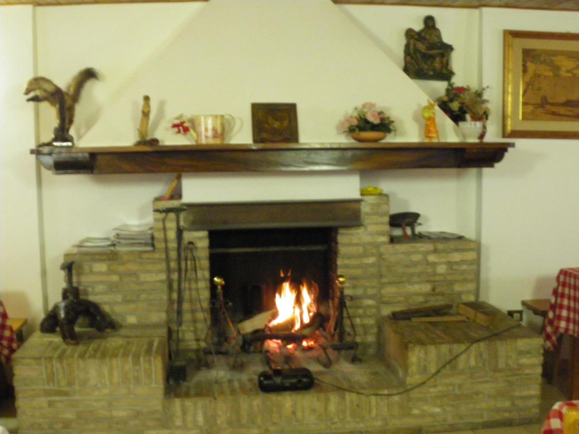 Agriturismo Orsaiola Urbania Buitenkant foto