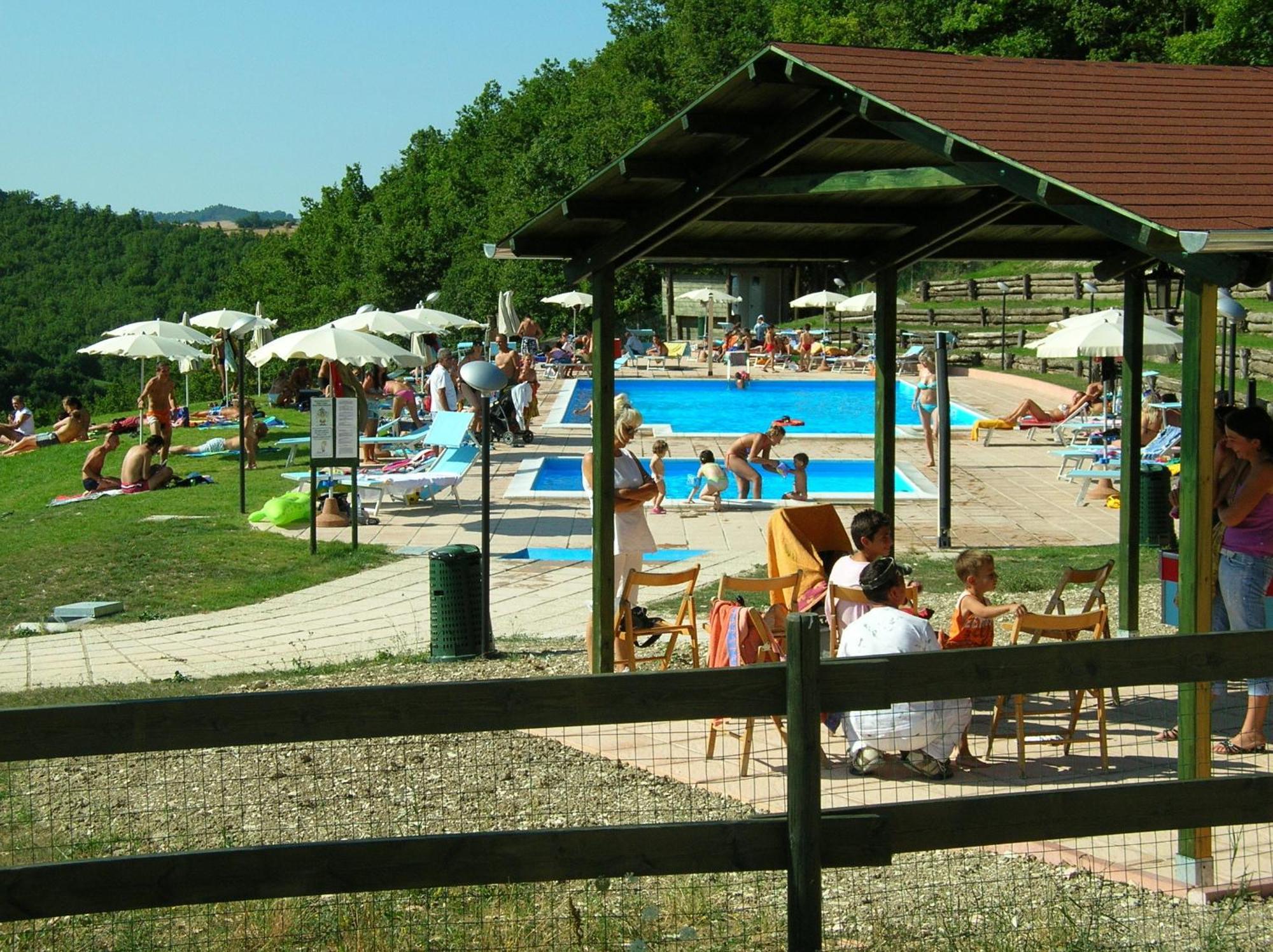 Agriturismo Orsaiola Urbania Buitenkant foto