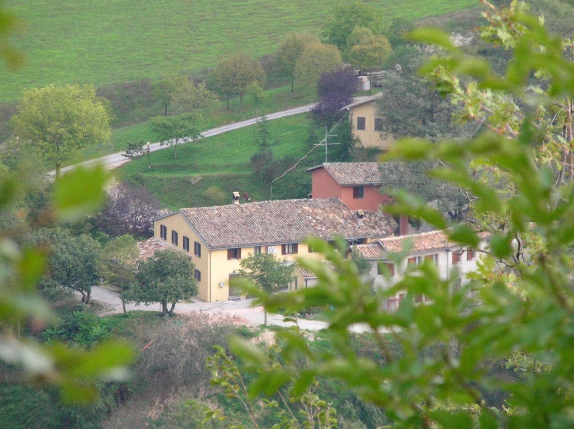 Agriturismo Orsaiola Urbania Buitenkant foto
