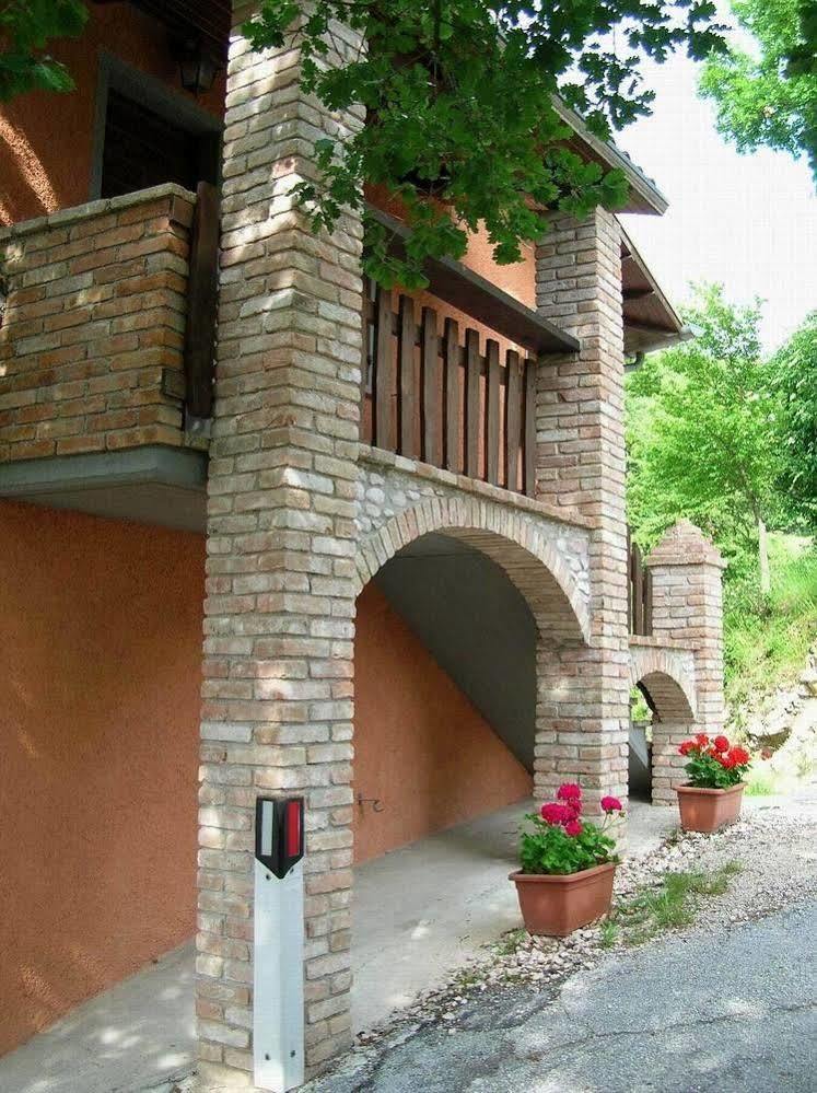 Agriturismo Orsaiola Urbania Buitenkant foto
