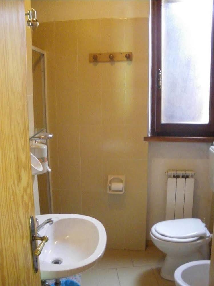 Agriturismo Orsaiola Urbania Buitenkant foto