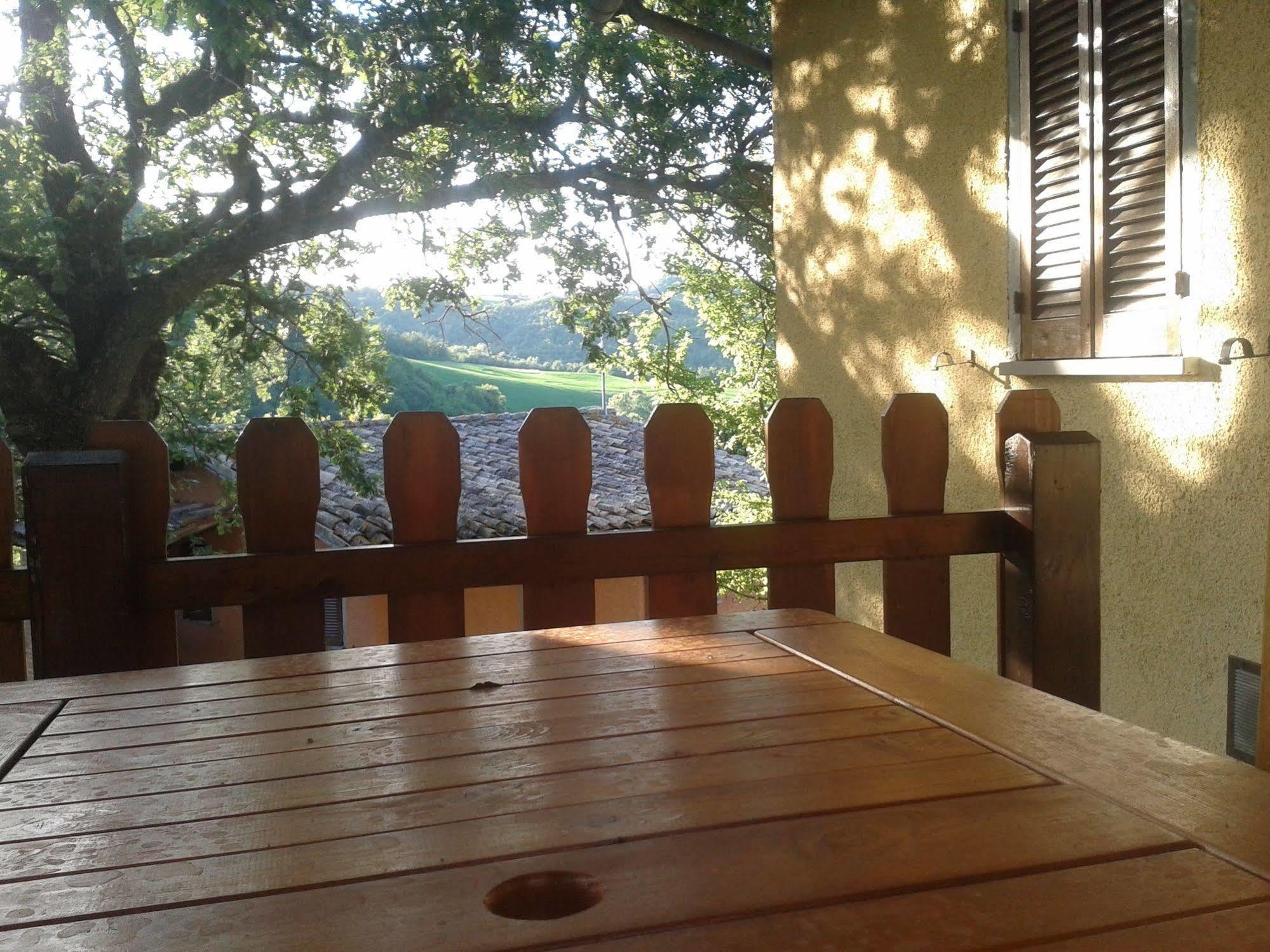 Agriturismo Orsaiola Urbania Buitenkant foto