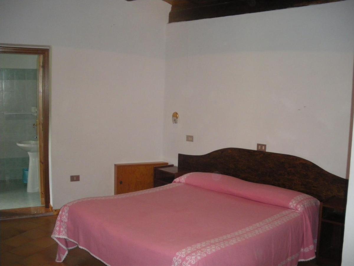 Agriturismo Orsaiola Urbania Buitenkant foto